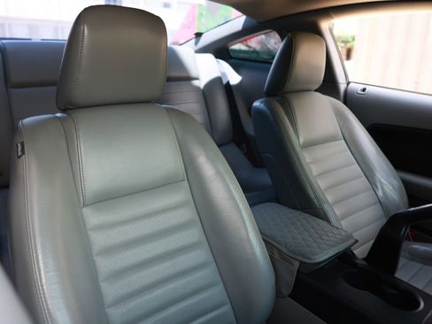 Used 2006 Ford Mustang GT Premium RWD image 19
