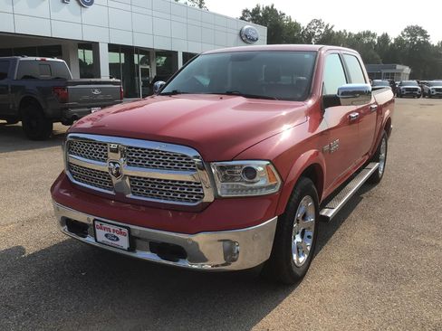 Used 2017 RAM 1500 Laramie w/ Convenience Group AWD/4WD image 5