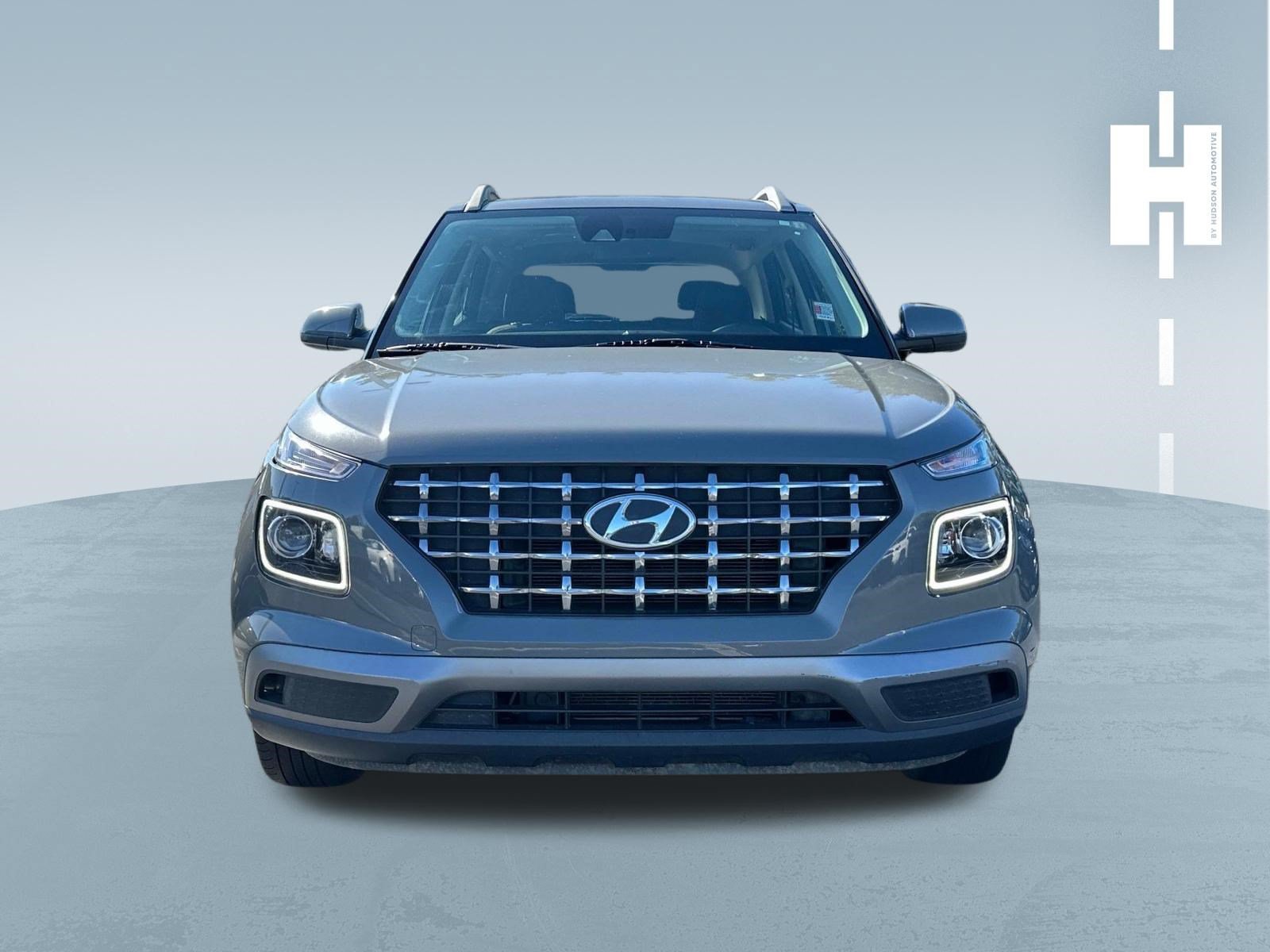 Used 2020 Hyundai Venue SEL w/ Convenience + Premium Package FWD image 2