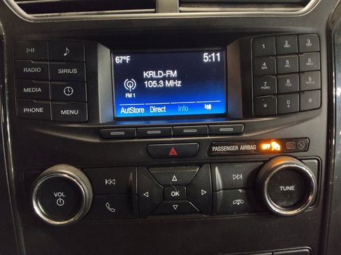 Used 2018 Ford Explorer XLT image 25