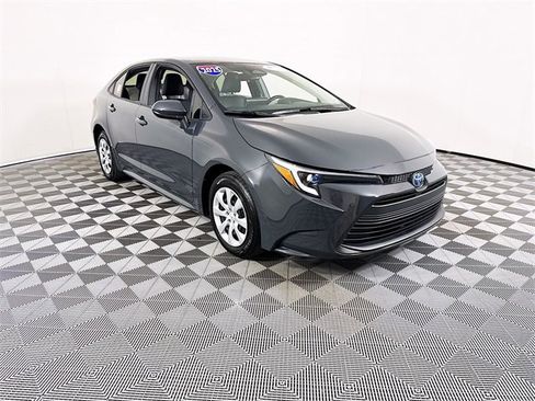 Certified 2025 Toyota Corolla LE image 1