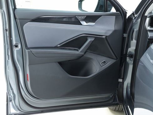 New 2026 Volkswagen Tiguan SE image 18