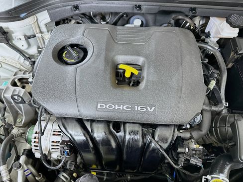 Used 2017 Hyundai Elantra Limited image 31