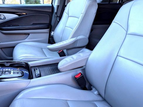 Used 2019 Honda Pilot Touring image 30