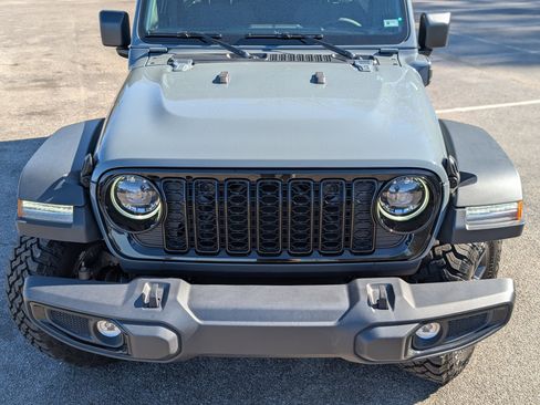 Used 2025 Jeep Wrangler Willys image 12