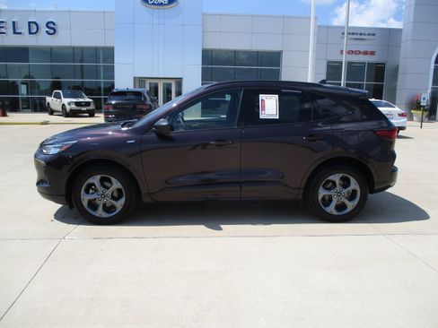 Used 2023 Ford Escape ST-Line w/ Tech Pack #1 AWD/4WD image 3