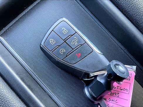 Used 2023 GMC Sierra 1500 Elevation image 13