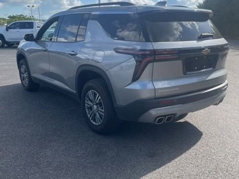 Used 2025 Chevrolet Traverse LT AWD/4WD image 4