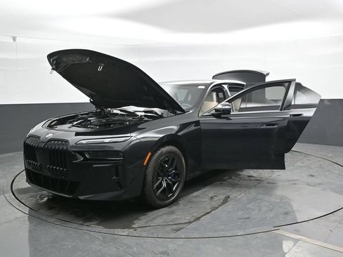Used 2023 BMW 760i xDrive w/ Executive Package AWD/4WD image 46