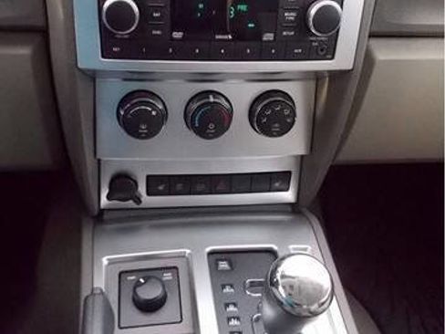 Used 2007 Dodge Nitro SLT image 17