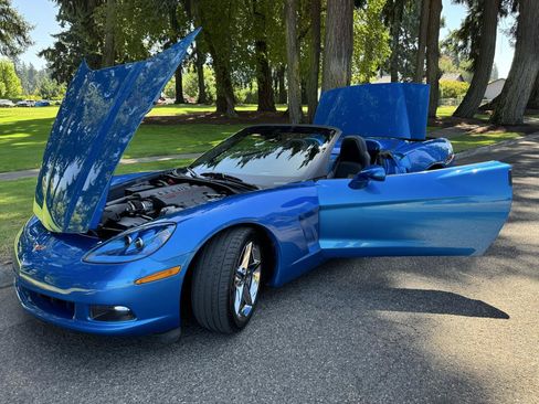 Used 2011 Chevrolet Corvette Convertible w/ Preferred Equipment Group RWD image 32