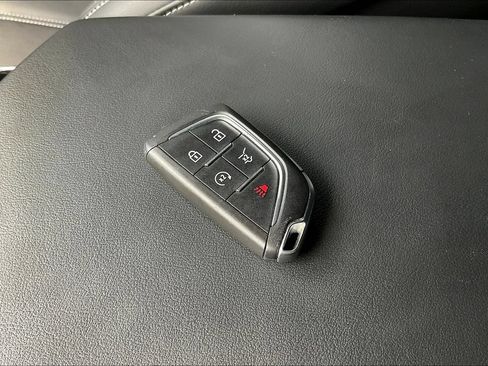 Used 2024 Cadillac Lyriq Tech RWD image 33