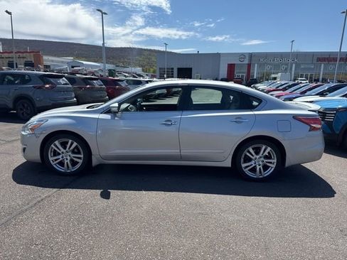 Used 2015 Nissan Altima 3.5 SL FWD image 8