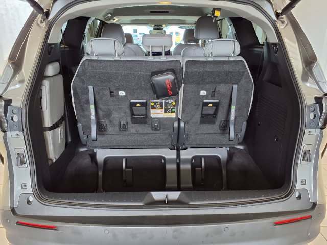 Used 2026 Toyota Sienna XLE FWD image 25