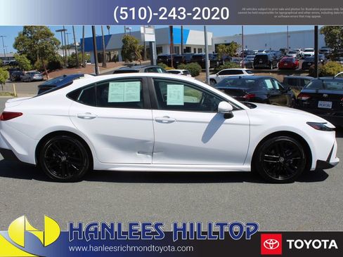 Used 2025 Toyota Camry SE w/ Convenience Package FWD image 6
