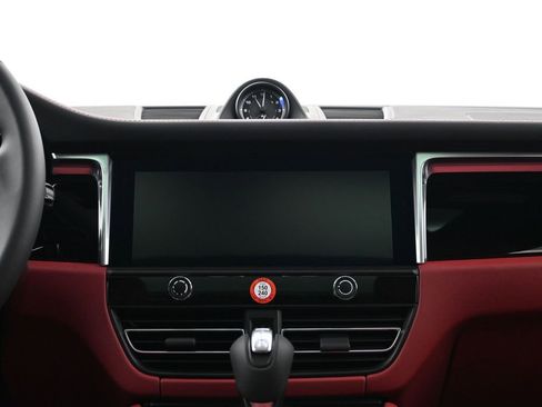 New 2026 Porsche Macan image 11