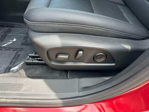 Used 2025 Chevrolet Equinox LT w/ Convenience Package II FWD image 23