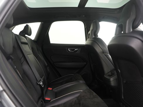 Used 2018 Volvo XC60 T6 R-Design w/ Convenience Package image 12