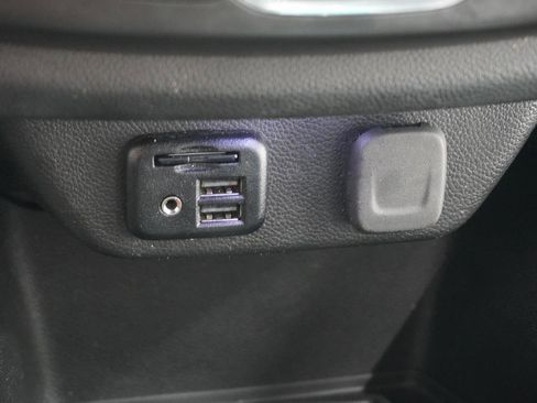 Used 2023 Chevrolet Traverse RS FWD image 35