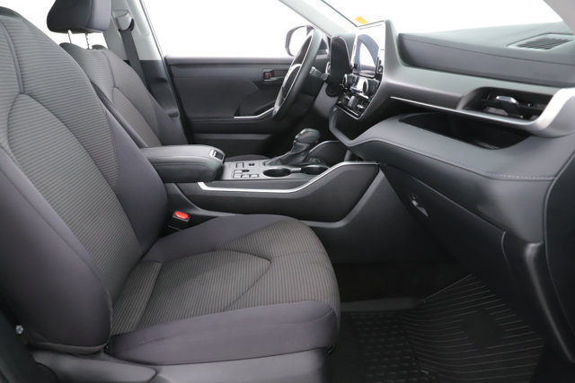 Used 2024 Toyota Highlander LE AWD/4WD image 32