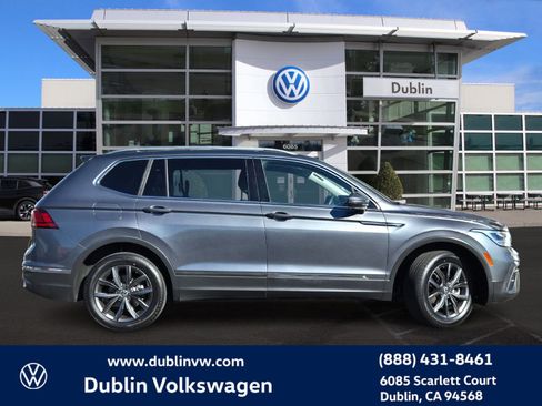 Certified 2022 Volkswagen Tiguan SE image 2
