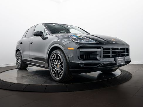 Certified 2023 Porsche Cayenne Turbo AWD/4WD image 9