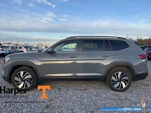 Used 2025 Volkswagen Atlas SE image 2