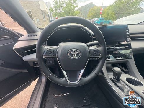 Used 2019 Toyota Avalon XLE w/ Moonroof Package FWD image 2