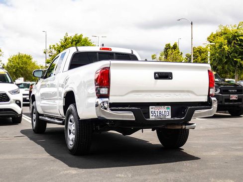 Used 2021 Toyota Tacoma SR5 RWD image 9