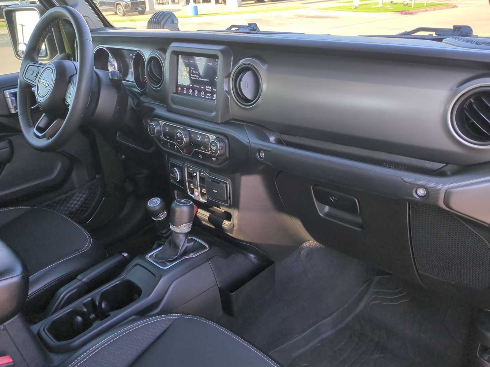Used 2023 Jeep Gladiator Sport AWD/4WD image 28