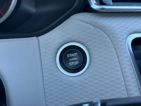 Used 2022 Land Rover Range Rover Velar R-Dynamic S image 22