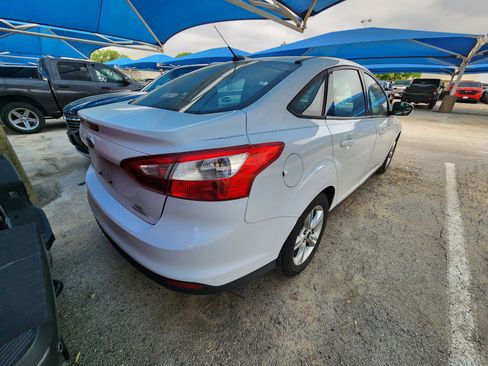 Used 2014 Ford Focus SE w/ SE Winter Package image 4
