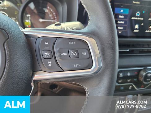 Used 2025 Jeep Wrangler Unlimited Sahara AWD/4WD image 25