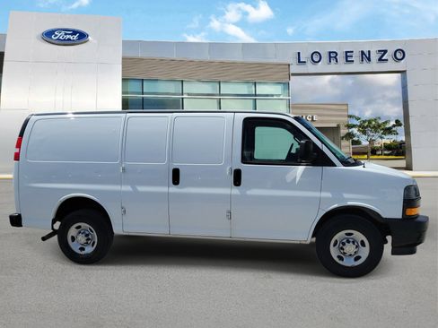 Used 2021 Chevrolet Express 2500 w/ Driver Convenience Package RWD image 4