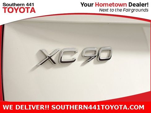 Used 2022 Volvo XC90 T5 Momentum w/ Protection Package Premier image 9