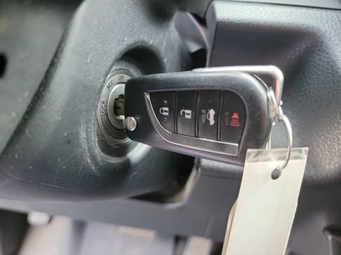 Used 2020 Toyota Camry SE image 23