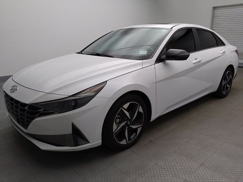 Used 2021 Hyundai Elantra SEL w/ Convenience + Premium Package FWD image 2