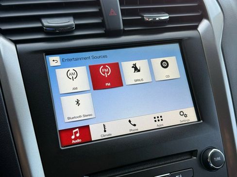 Used 2018 Ford Fusion SE image 4