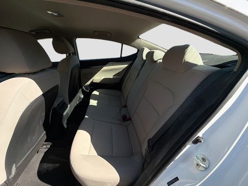 Used 2017 Hyundai Elantra SE w/ SE A/T Tech Package 03 image 19