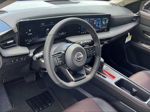New 2026 Nissan Kicks SR w/ SR Premium Package FWD image 7