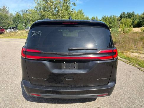 Used 2025 Chrysler Pacifica Limited FWD image 4