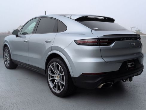Certified 2022 Porsche Cayenne Platinum Edition w/ Premium Package image 3