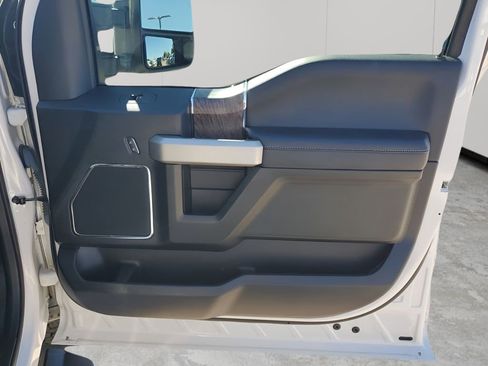 Used 2019 Ford F250 Lariat w/ Lariat Ultimate Package image 13