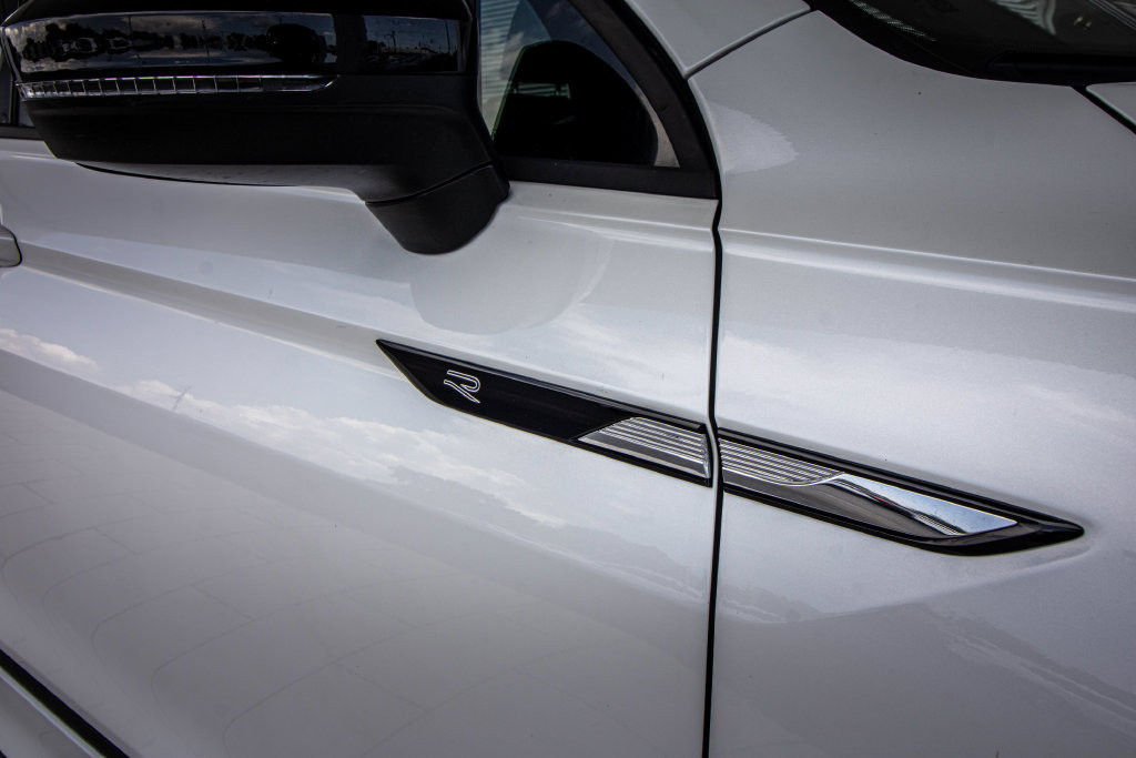 Certified 2023 Volkswagen Tiguan SE R-Line FWD image 4