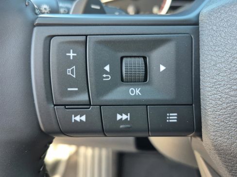 New 2026 Nissan Pathfinder SV w/ SV Premium Package FWD image 33