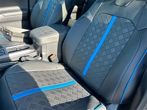 Used 2023 Toyota Tacoma TRD Off-Road image 15