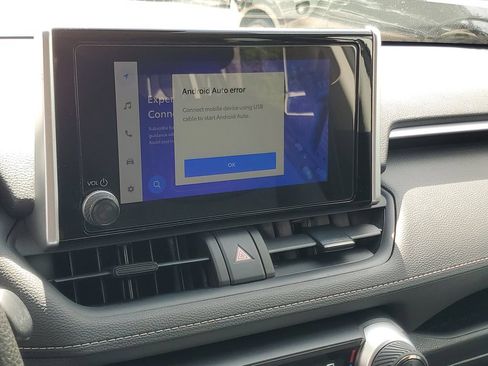 Used 2025 Toyota RAV4 XLE FWD image 19