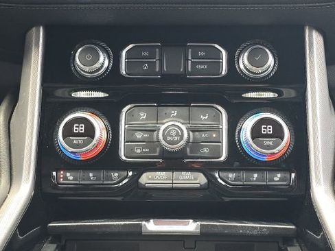 Used 2022 GMC Yukon XL Denali image 40