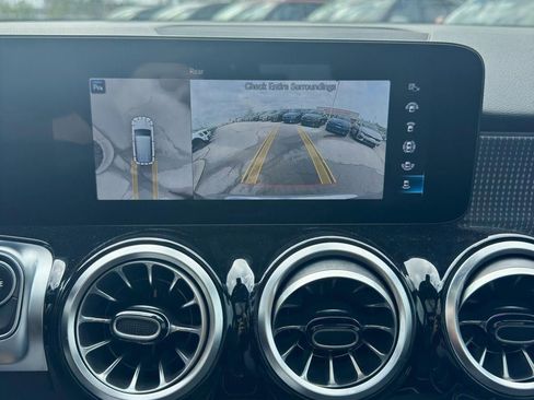 Used 2022 Mercedes-Benz GLB 250 4MATIC image 18