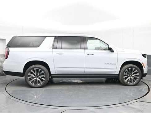 New 2026 Chevrolet Suburban High Country image 15